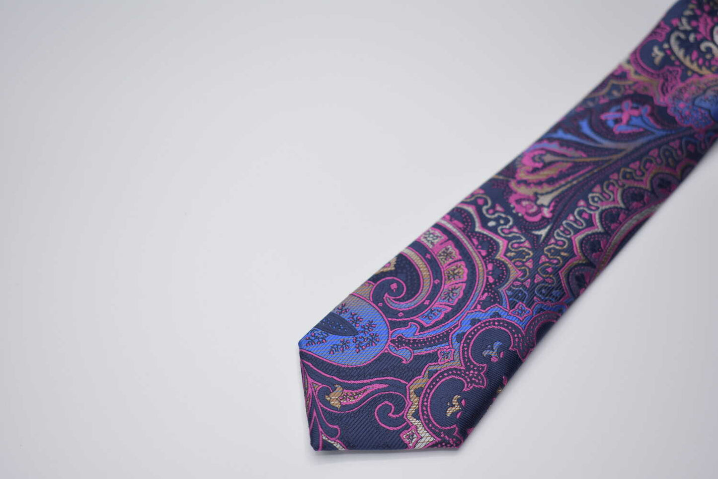 Corbata diseño paisley