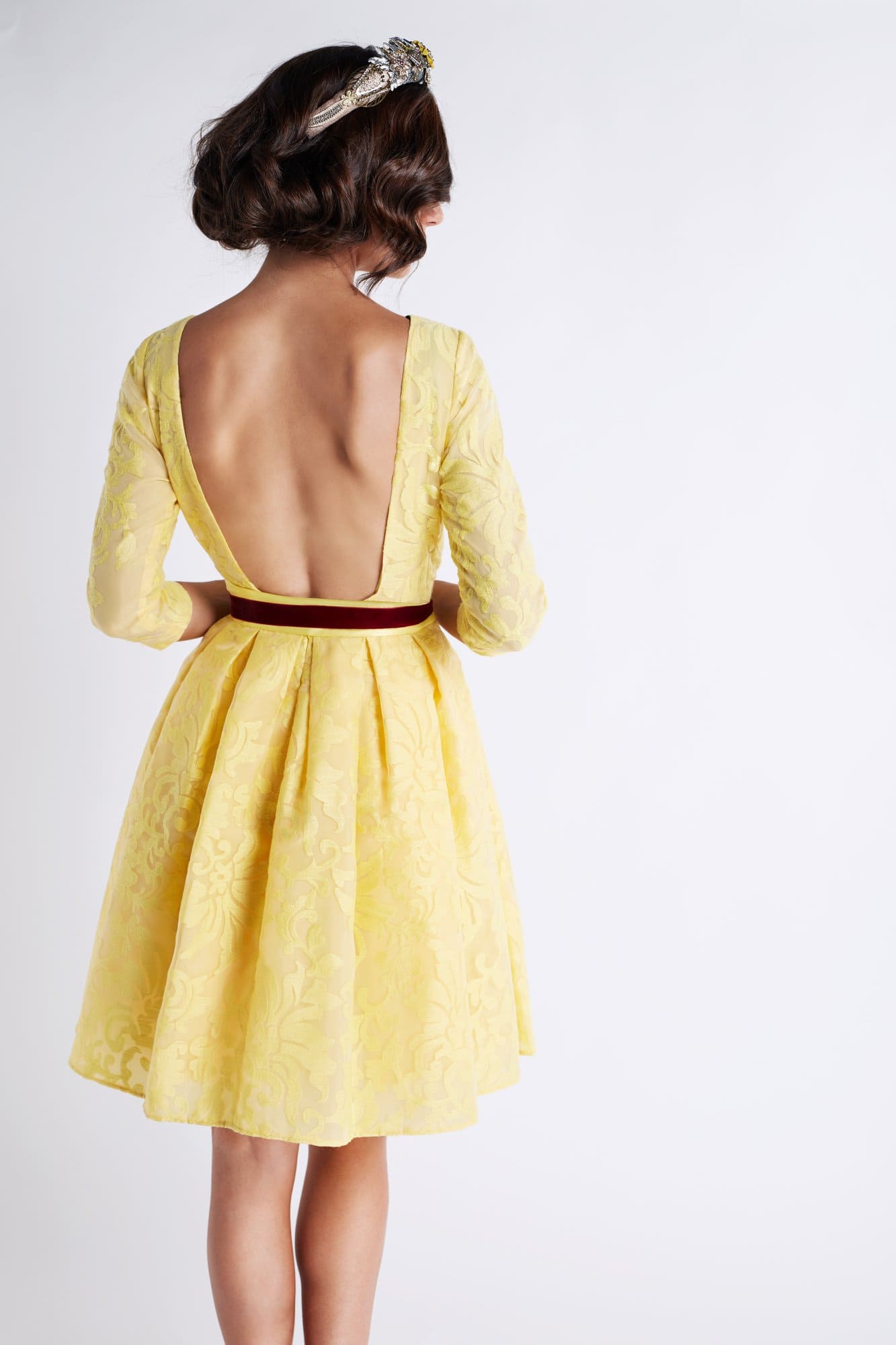 Vestido amarillo brocado